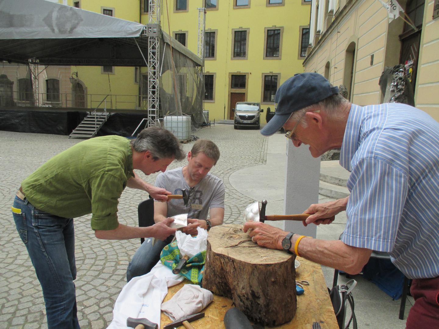 Hammering the bowl (26)